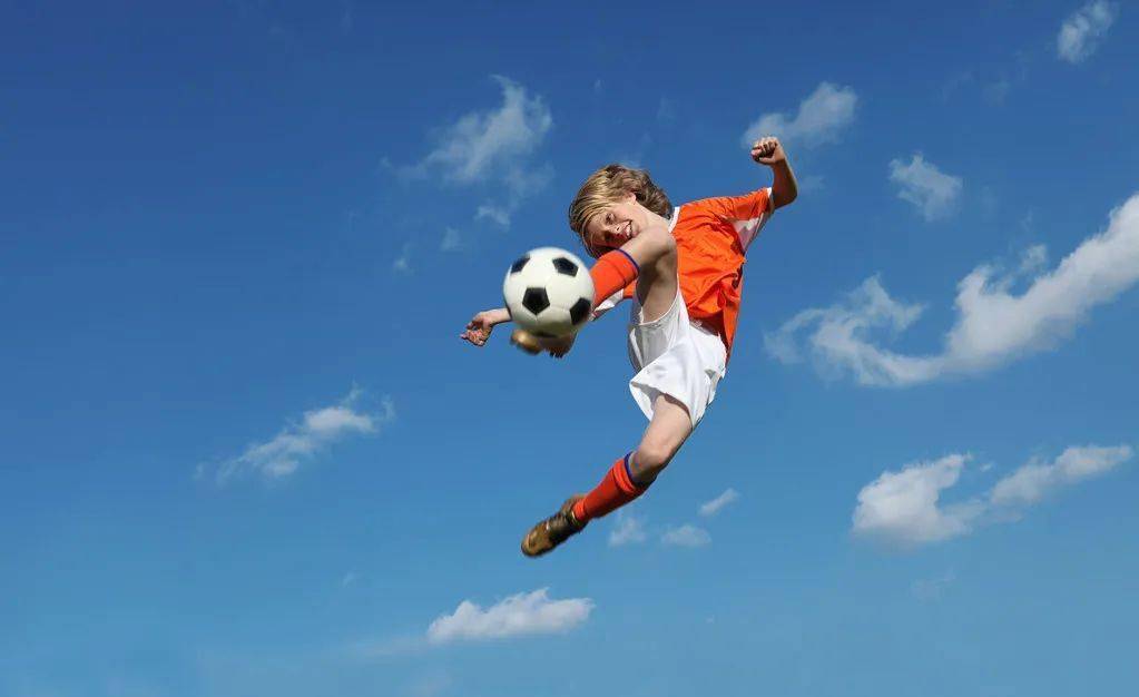 波兰主帅惊叹莱万职业精神：罗纳尔迪尼奥都不敢这样活