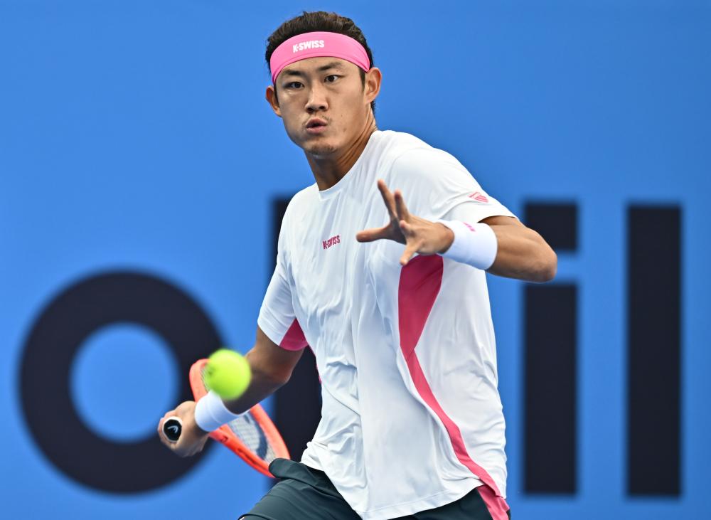 本菲卡客场2-0阿贾克斯，萨穆埃尔-达尔、巴雷罗建功